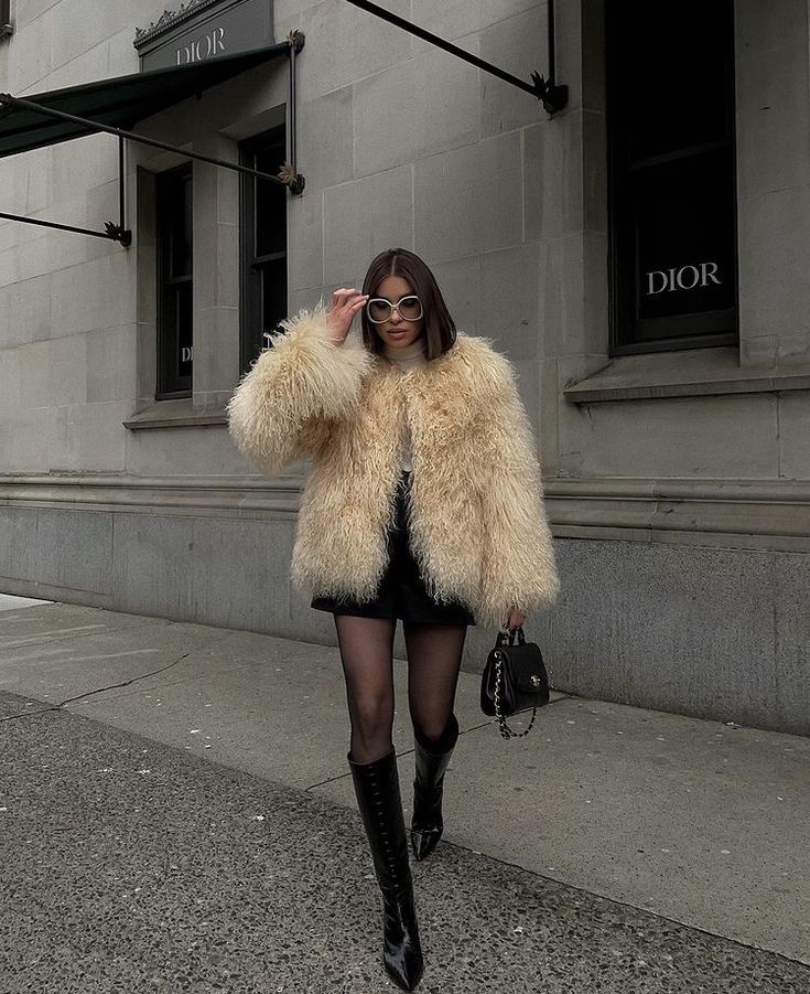 Fluffy Coat Outfit, Brown Fur Coat Outfit, Fluffy Jacket Outfit, Black Fluffy Jacket, Aesthetic Boots, Faux Fur Coats Outfit, Fur Jacket Outfit, Fur Vest Outfits, White Fur Jacket