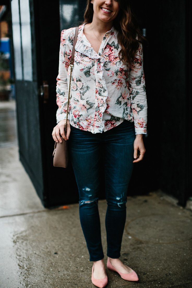 floral blouse for spring #rebeccataylor #florals #spring Printed Tops Designs For Jeans, Floral Tops And Jeans, Sumner Outfits, Cotton Tops For Jeans, Tops Designs For Jeans, Stylish Jeans Top, Floral Blouse Outfit, Floral Shirt Outfit, Floral Top Outfit