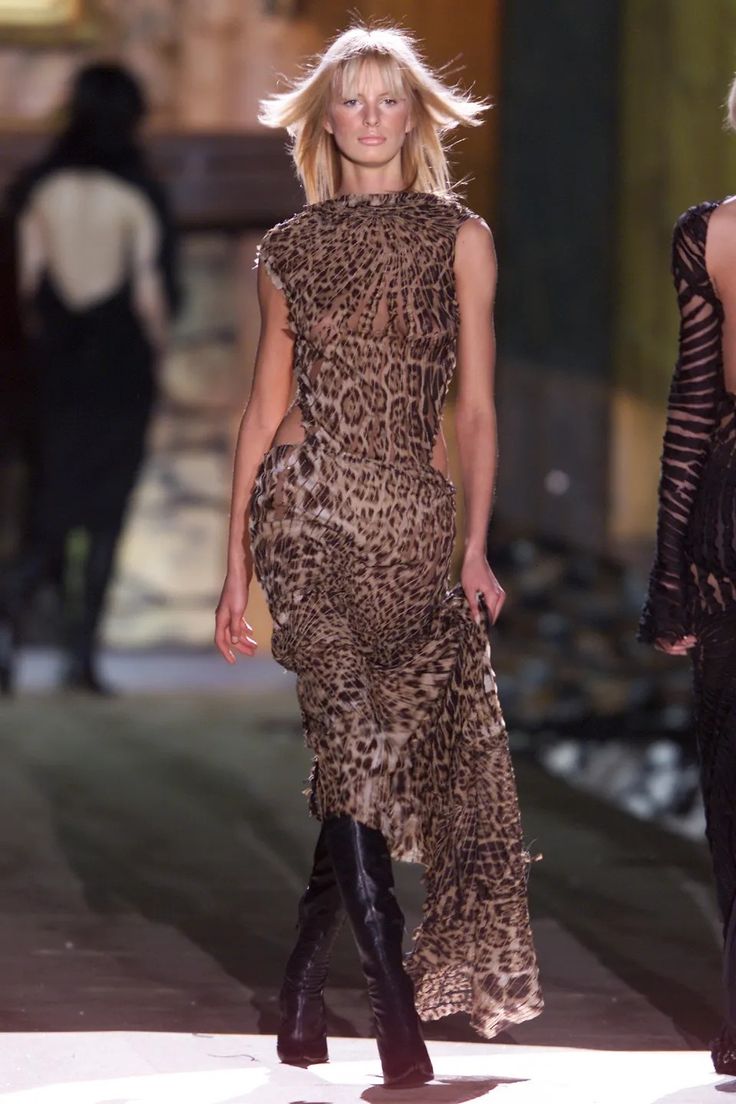 Roberto Cavalli Fall 2001 Ready-to-Wear Cavalli Dress, Runway Fashion Couture, Gq Men, Animal Print Fashion, Nyc Fashion, Year 2024, 2000s Fashion, Stage Outfits, Mode Inspiration