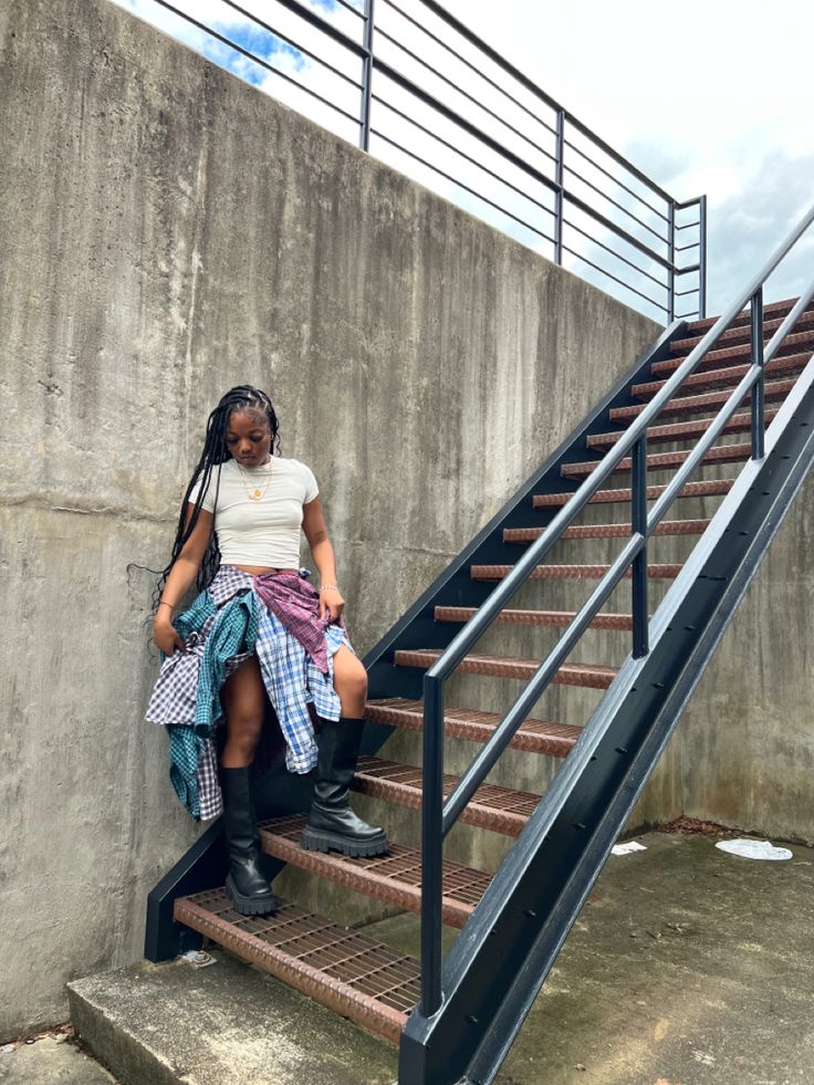 Plaid Shirt Skirt Outfit, Flannel Skirt Diy, Flannel Skirt Outfit, Red Plaid Skirt Outfit, Layered Skirt Outfit, Outfit With Flannel, Demure Outfit, Shirt Skirt Outfit, Flannel Skirt