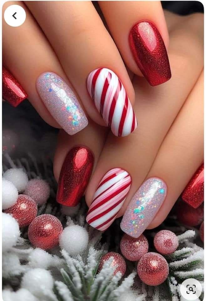 Christmas Fingernails Ideas, Holiday Nails Designs Christmas, Red Nails For Holidays, Winter Nails Candy Cane, Christmas Nail Designs Easy Short Nails, Christmas Nails Festive, Christmas Nail Glitter Designs, Candy Cane Nails Almond Shape, French Candy Cane Nails