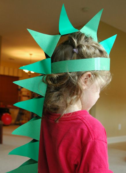 10 Simple, Fun & Crazy Hat Ideas Easy Construction Paper Crafts, Dinosaur Hats, Paper Computer, Diy Garlands, Paper Dinosaur, Dinosaur Hat, Dragon Mask, Construction Paper Crafts, Dragon Crafts