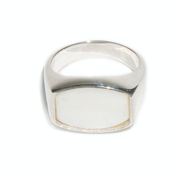 This is our 'Archie' ring from our flat top Thomas collection. With its flat, barrel face adorned with a high polished, 16x12mm white mother of pearl, the 'Archie' ring combines practicality and edge. This unisex signet ring is a go-to piece with endless wearability. White mother of pearl has a tremendous ability to calm and lessen the fears of those who wear it, it is especially helpful for anyone whose life is intense and stressful. White Mother of Pearl No two stones are alike Available in St Classic White Pearl Open Ring, Classic White Oval Dome Ring, Classic Sterling Silver Engraved Ring In White, Classic Oval White Signet Ring, Classic White Oval Moonstone Ring, Classic White Signet Ring For Formal Occasions, Classic White Oval Signet Ring, White Classic Signet Ring For Formal Occasions, Formal White Enamel Ring With Polished Finish