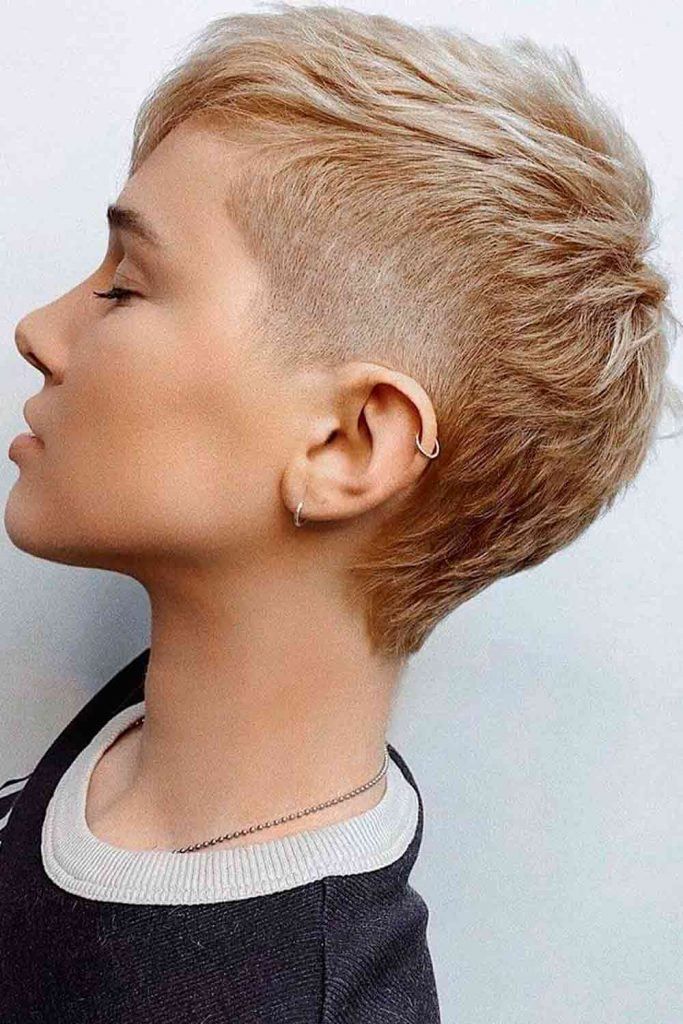 Taper Fade Haircuts For The Boldest Change Of Image ★ Shaved Pixie Haircut, Mullet Party, Hair Dude, Queer Haircut, Fade Haircut Women, Taper Fade Haircuts, Queer Hair, Shaved Hairstyles, Androgynous Hair