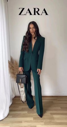 Wide Leg Power Suit, Women Suits For Graduation, Suite Outfits For Women, Graduation Suits Women, Formal Outfits For Graduation, Graduation Outfit Suit Women, Lawyer Suits Women, Green Pant Suit Women, Emerald Green Suit For Women