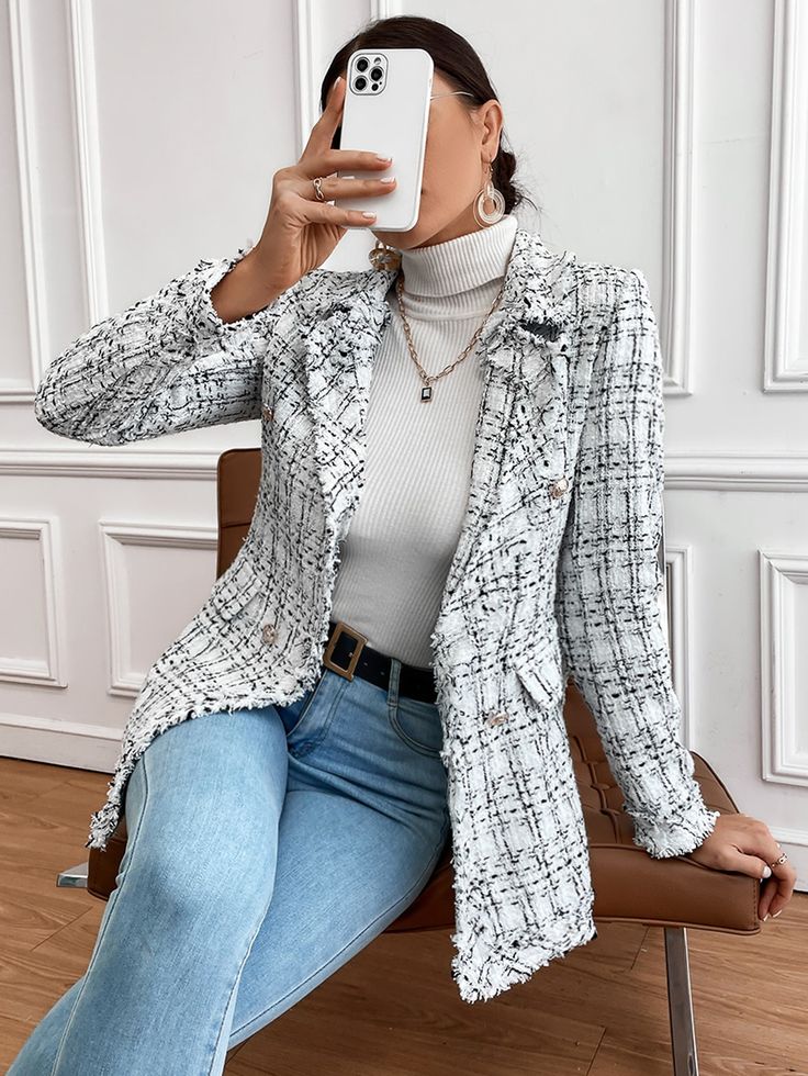 White Tweed Coat Outfit, Preppy Jackets Women, Tweed Blazer With Jeans, Tweet Coat Outfit, Black And White Tweed Blazer Outfit, Tweed Jacket Outfit Winter, White Plaid Blazer Outfit, Tweet Blazer Outfit, Blazer Tweed Outfit