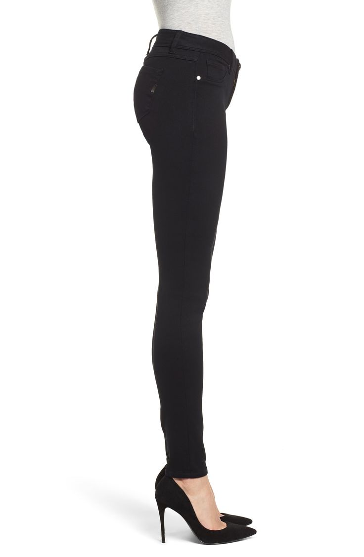 These soft jeggings with a low rise and clean, uncluttered styling are a pair you'll reach for again and again. Style Name:1822 Denim Long Butter Jeggings. Style Number: 5651103. Available in stores. Casual Fitted Jeggings With Button Closure, Fitted Bottoms With Button Closure For Everyday, Everyday Fitted Bottoms With Button Closure, Fitted Mid-rise Jeggings With Button Closure, High Waist Fitted Jeggings With Button Closure, High Rise Stretch Jeggings With Button Closure, Stretch High Rise Jeggings With Button Closure, Everyday Stretch Bottoms With Button Closure, Slim Fit Mid-rise Jeggings For Fall