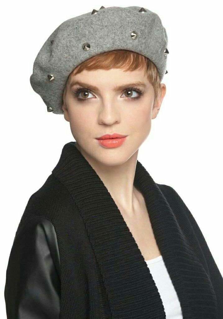 Beret Hat Hairstyles, Beret Short Hair, Beret With Short Hair, Beret Hairstyles, Hair Beret, Beret Hair, Hats For Short Hair, Cap Hairstyles, Beret Fashion