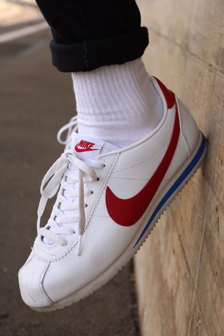 Nike Air Cortez QS Forrest Gump Vintage Nike Cortez, Forrest Gump Party, Nike Cortez Aesthetic, Cortez Aesthetic, Cortez Nike Outfit, Forrest Gump Halloween Costume, Forrest Gump Poster, Forrest Gump Running, Nike Cortez Forrest Gump