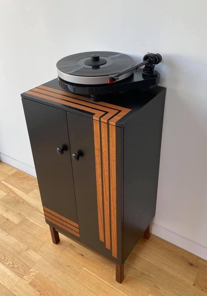 a record player is sitting on top of a cabinet