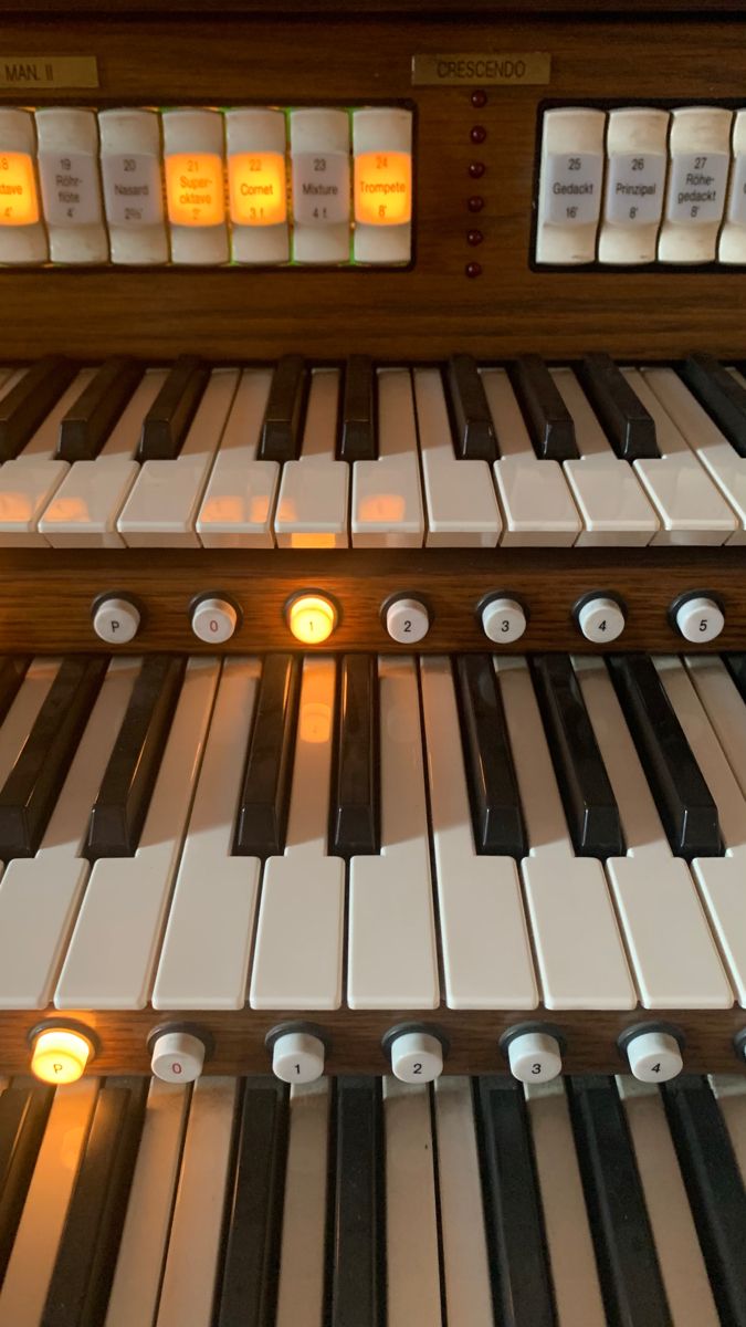 an organ keyboard with several rows of keys