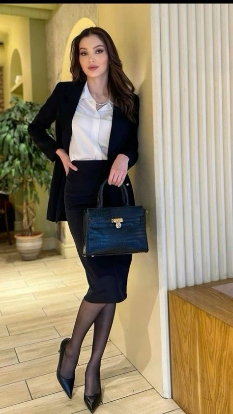 Formal Attire Women Dress, Executive Outfit, Formal Attire Women, Professional Office Outfit, Corporate Attire Women, Female Lawyer, Stylish Office Wear, Women Professional Attire, Business Dress Women