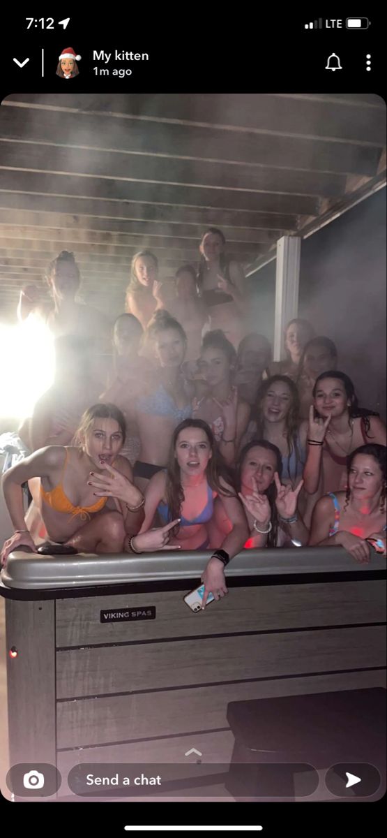 Hot Tub Friends Aesthetic, Hot Tub Birthday Party Ideas, Hot Tub Party Aesthetic, Hot Tub Snapchat, Summer Snapchat Stories, Hot Tub Party Ideas, Hot Tub With Friends, Friends Snapchat Stories, Hot Tub Pics