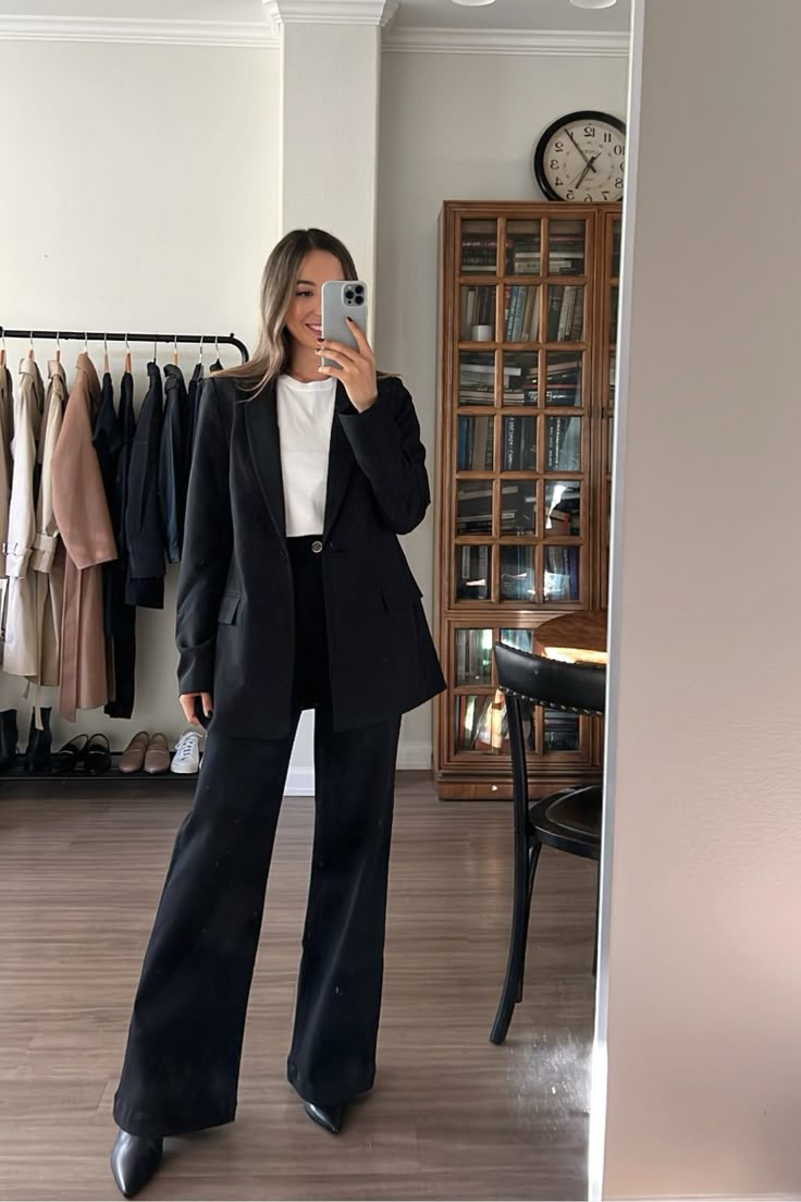 Black Office Attire, Womens Blazer Work Outfit, Flare Slacks Outfit Business Casual, Black Casual Formal Outfit, Women Black Suit Outfit, Chic Business Professional Outfits, Black Blazer Professional Outfit, Black Blazer Outfit Office, Corporate Attire Women Black