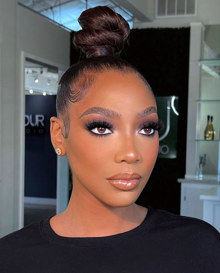 Matric Dance Hairstyles, Maquillage Yeux Cut Crease, Natural Glam Makeup, Matric Dance, Sleek Ponytail Hairstyles, Makeup For Black Skin, Brown Skin Makeup, Soft Glam Makeup, Face Beat