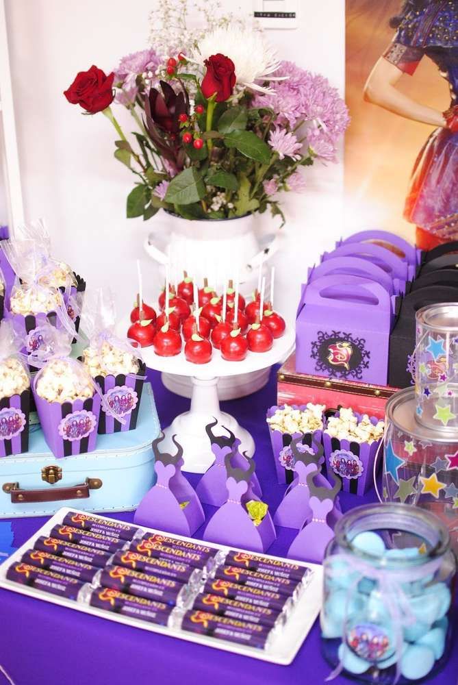 a table topped with lots of cupcakes and candy