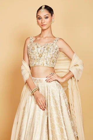 Shop for Amrin khan Gold Floral Corset Blouse And Lehenga Set for Women Online at Aza Fashions Lehenga Banarasi, Tissue Dupatta, Side Border, Corset Blouse, Padded Blouse, Floral Corset, Gold Blouse, Silk Dupatta, Hand Work