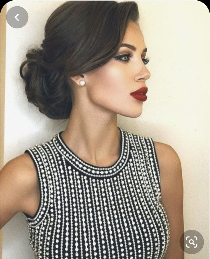 Cabelo Pin Up, Chignon Simple, Black Haircut Styles, Unique Wedding Hairstyles, Heatless Hair Curlers, Bridesmaid Hair Makeup, Vintage Wedding Hair, Simple Wedding Hairstyles, Heatless Hairstyles