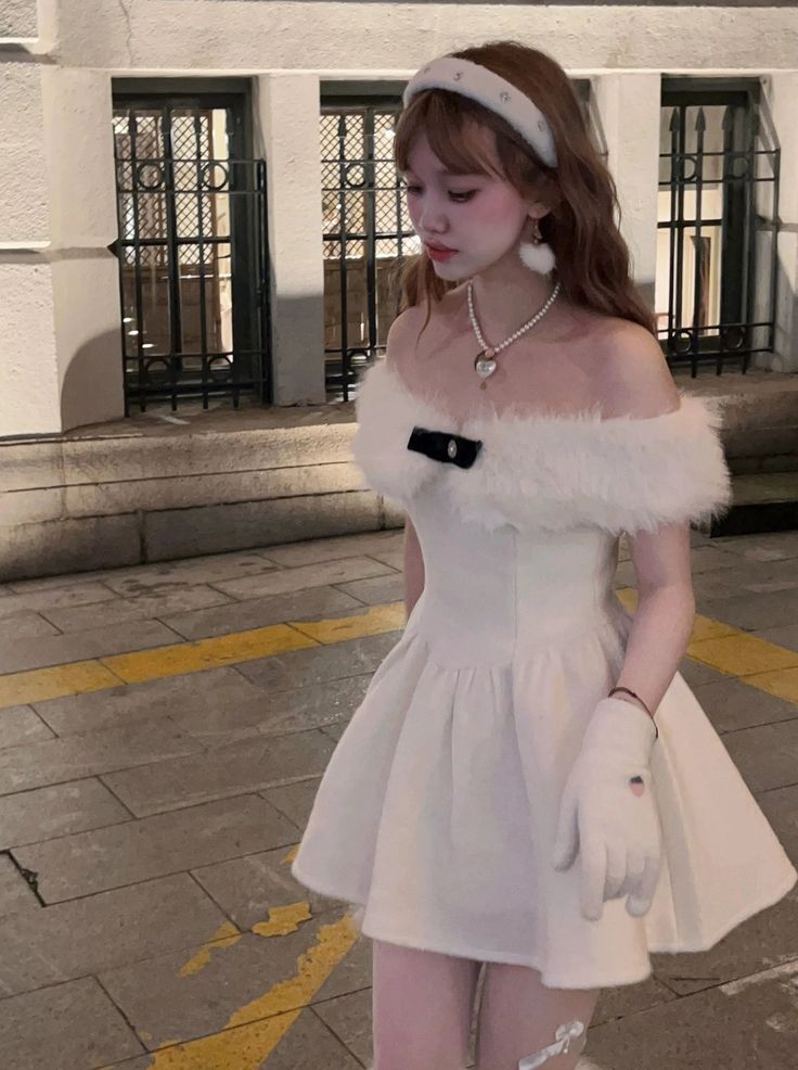 ❤︎White Fur Off Shoulder Dress❤︎ Winter Cute Dress, Soft White Clothes, Fur Hem Dress, Off Shoulder Fur Dress, Fashion Cute Girly, Fancy Winter Dresses Long Sleeve, Fur Clothes Aesthetic, White Dress With Pink Accessories, Fancy Clothes Women Classy