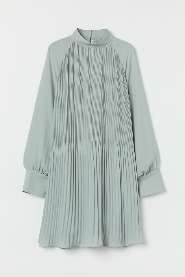 Pleated Dress Long, Pleats Fashion, Damask Dress, Fashion Top Outfits, Dress H&m, Dress Design Sketches, Pleated Chiffon, Estilo Preppy, Light Turquoise