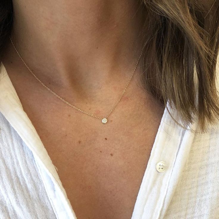 PETITE DIAMOND DISC NECKLACE Minimalistic Necklace Gold, Fine Necklace Gold, Small Dimond Neckless, Small Dainty Necklace, Minimal Diamond Necklace, Dainty Gold Necklaces, Small Necklace Simple, One Diamond Necklace, Dainty Necklace Diamond