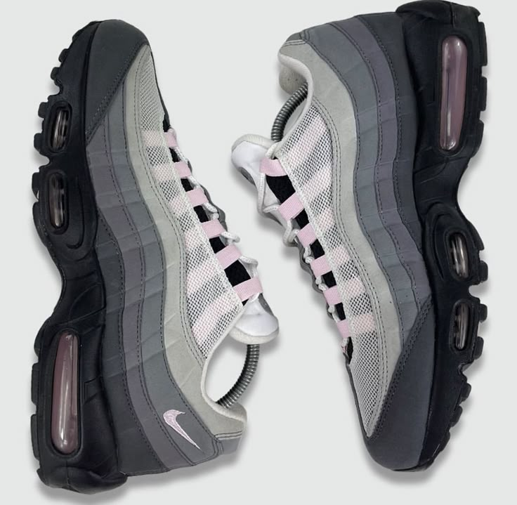 95 Air Max Shoes, 95s Shoes, 95s Nike, Nike Tn Shoes, Nike 95, Airmax 95, Nike Airmax 95, Pretty Shoes Sneakers, Shoe Wishlist