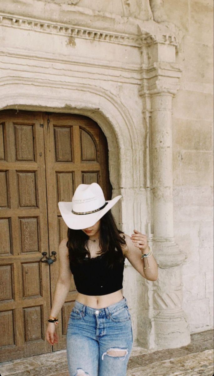 Vaqueras Aesthetic, Foto Cowgirl, Looks Country, Western Outfits Women, Pic Pose, Selfie Ideas Instagram, Cowgirl Outfits, Instagram Pose, Casual Chic Outfit