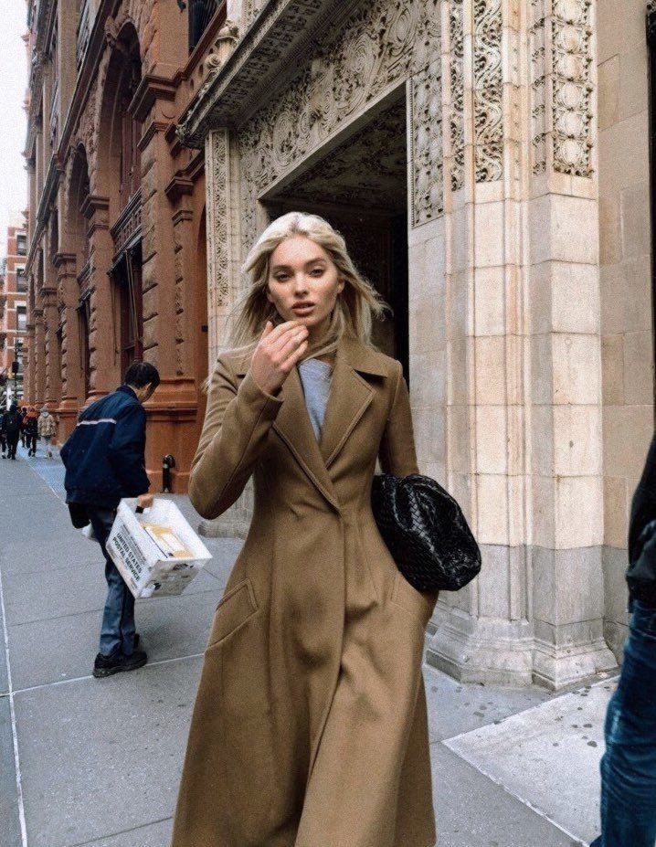 Walking Down The Street, Elegant Coats, Lil Pump, Elsa Hosk, Models Off Duty, 가을 패션, Mode Inspiration, Look Fashion, Classy Outfits