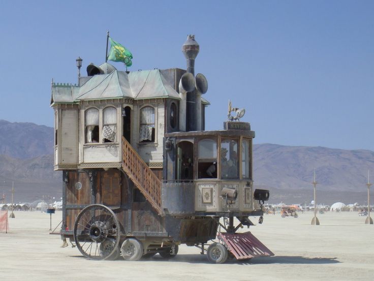 an unusual looking building in the middle of nowhere