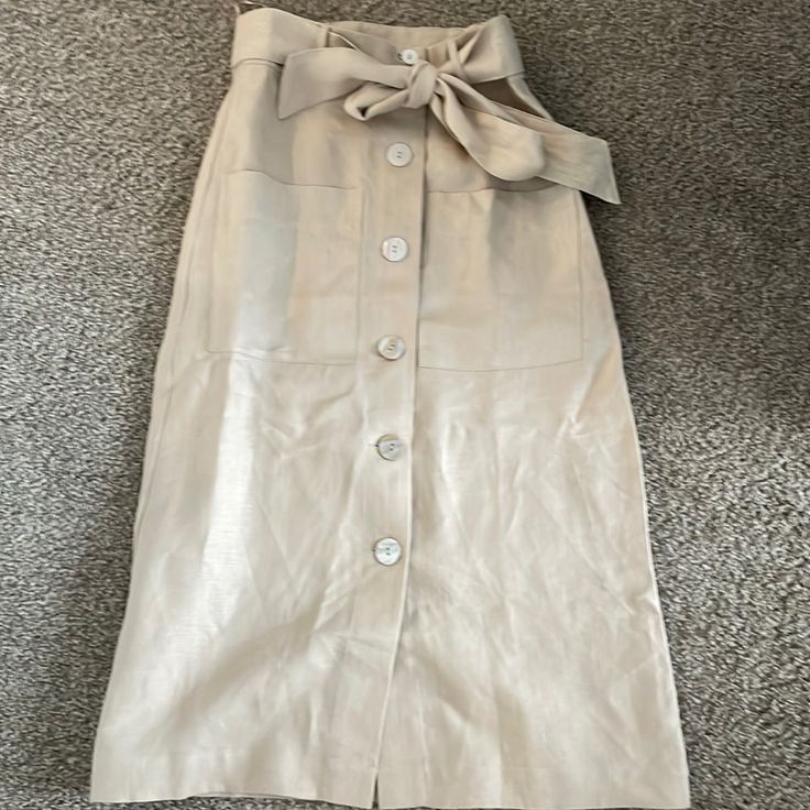 Linen Skirt. Front Bottoms. Toe Waist. Sz Small. Falls To Below Knee/Mid Calf. Purchased In Michigan Beach Town Boutique This Past Summer, Never Worn. Beige Midi Skirt For Day Out, Beige Lined Skirt For Day Out, Summer Midi Length Pencil Skirt For Day Out, Beige Skirt With Pockets For Day Out, Casual Beige Pencil Skirt For Spring, Beige Pencil Skirt For Summer, Beige Pencil Skirt For Day Out, Chic Summer Skirt With Pockets, Long Pencil Skirt For Summer Workwear