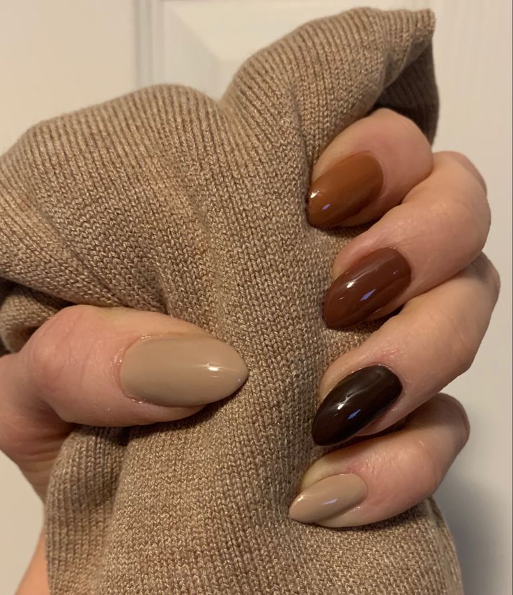 Dark Academia Nail Ideas, Dark Academia Nails Aesthetic, Dark Academia Nail Art, Caramel Brown Aesthetic, Light Academia Nails, Nails Dark Academia, Cappuccino Nails, Silly Nails, Academia Nails