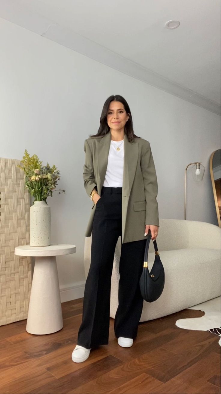 Corporate Attire Women, Fall Business Casual Outfits, Classy Business Outfits, Business Casual Fall, Business Professional Outfits, Look Office, Casual Work Outfits Women, Look Jean, Blazer Outfits For Women