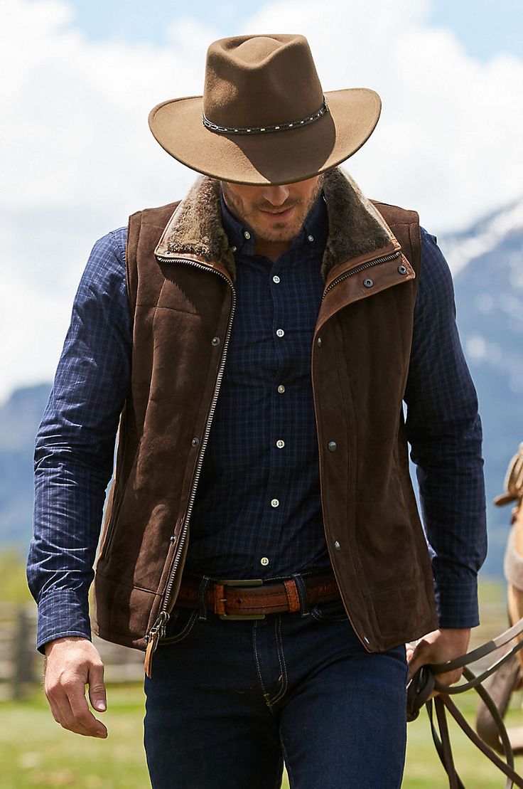 Country Outfits For Men, Cowboy Outfit For Men, Country Mens Fashion, Mode Country, Vest Outfits Men, Cowboy Vest, Sheepskin Vest, Mens Western Wear, Western Outfits Men