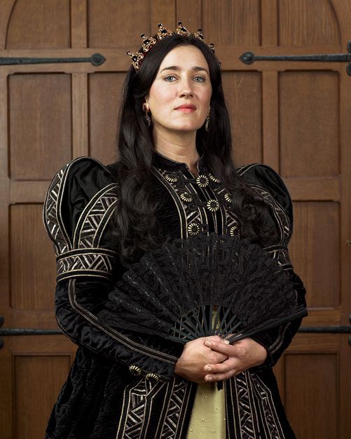 <b>England is home to many great actors and actresses from all the biggest fandoms.</b> Here's every single one of them. The Tudors Costumes, Tudor Series, The Tudors Tv Show, Disneysea Tokyo, Tudor Dress, Tudor Fashion, Film Costumes, The Other Boleyn Girl, Tudor Costumes