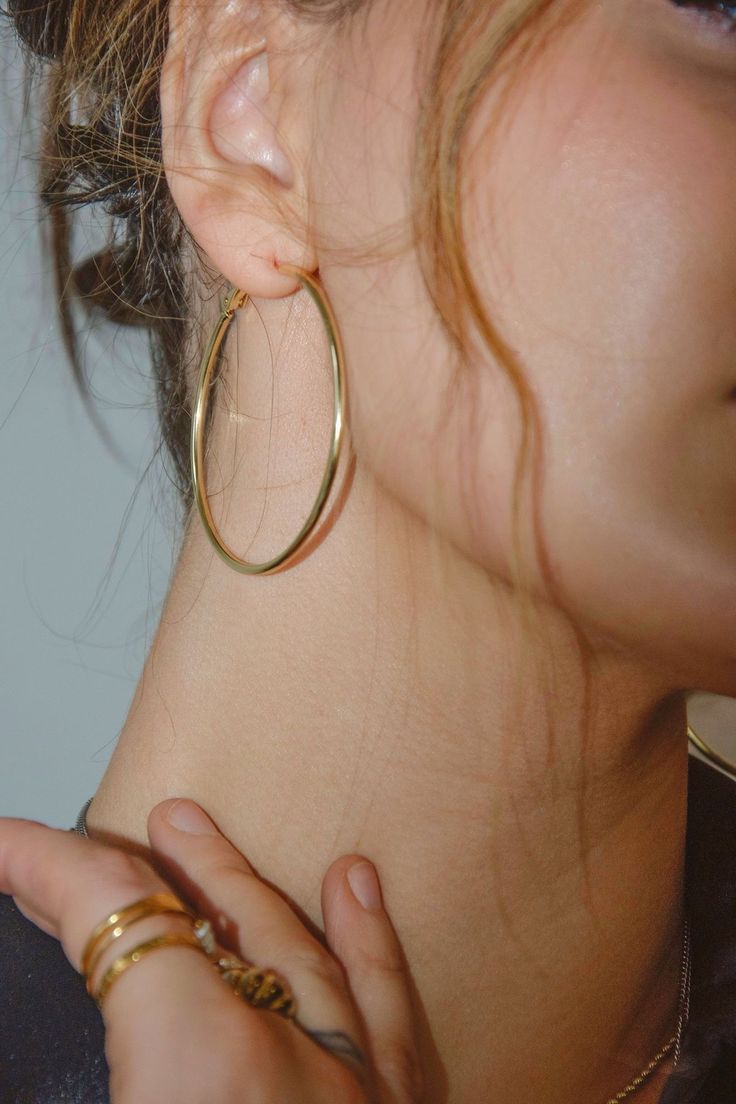 50mm Hoop Earrings, Little Hoop Earrings Gold, Large Hoop Earrings Aesthetic, Dangly Earrings Aesthetic, Trendy Ear Piercings, Gold Hoop Earrings Aesthetic, Moodboard Jewelry, 2000 Jewelry, 2000s Earrings