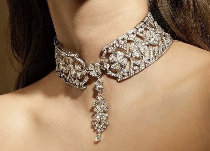 Royal Necklace Jewelry, Vintage Royal Jewelry, Choker Diamond Necklace, Royal Jewelry Aesthetic, Diamond Necklace Aesthetic, Diamond Jewelry Aesthetic, Extravagant Necklace, Diamonds Choker, Diamond Chocker