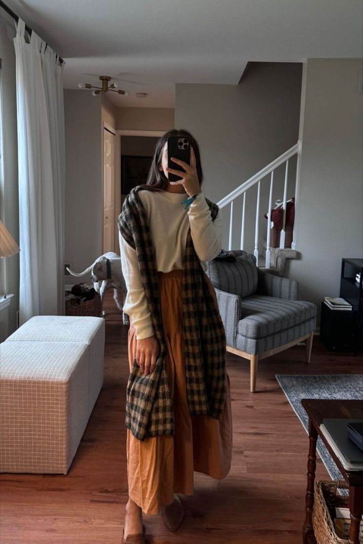 This fall outfit is everything! Loving scarves for the fall! Adrette Outfits, Stile Blair Waldorf, Thanksgiving Outfit Ideas, Cute Thanksgiving Outfits, What To Wear Fall, Thanksgiving Outfit Women, Fest Outfits, Black Kitten Heels, Cute Modest Outfits