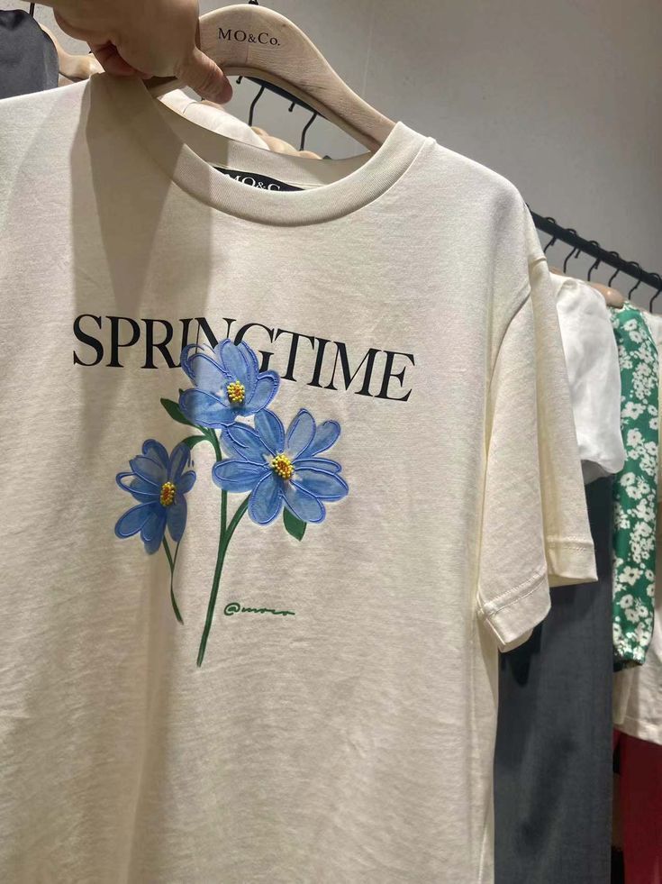 2024 Graphic Tee Trends, Spring Graphic Tees, Minimalistic Tshirt Design, Flower Tshirt Design, Minimal Shirt Design, Floral Tshirt, Graphic Shirt Design, Reunion Shirts, Spring T Shirts