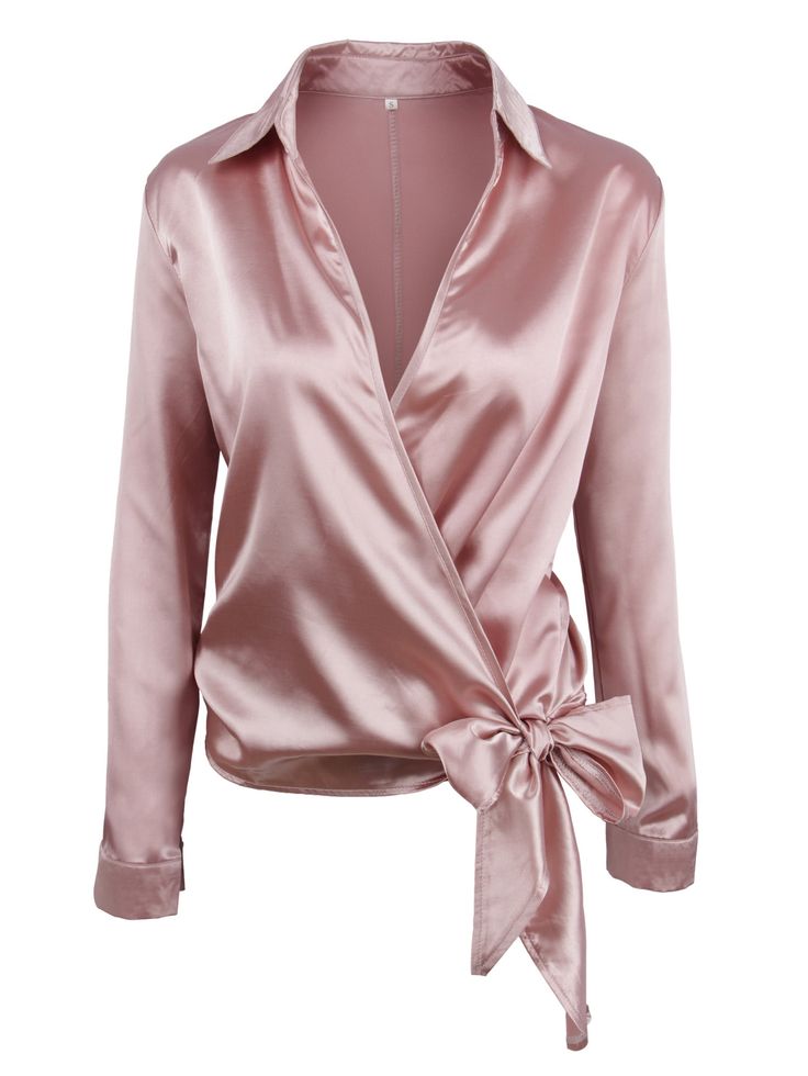 Blusa de satén con ribete de nudo -Spanish SheIn(Sheinside) Satijnen Blouses, Satin Wrap Blouse, Áo Blu, Vestidos Maxi, Shein Women, Outfit Pieces, Red Long Sleeve Shirt, Pink Long Sleeve Shirt, Satin Long Sleeve