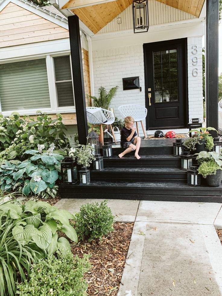 Boho Exterior House Colors, Bohemia House, Exterior Facelift, Exterior Paneling, Farmhouse Exteriors, Black Exterior Doors, Front Porch Inspiration, Cedar House, Stone Porches