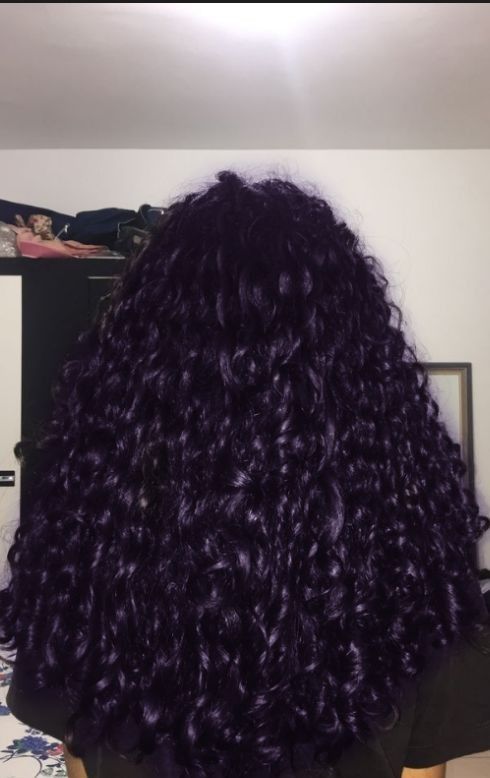 Dark Purple Hair Color On Black Women, Dark Purple Hair With Red Highlights, Colors To Dye Hair For Brunettes, Dark Purple On Curly Hair, Dark Dyed Curly Hair, Curly Hair Dark Purple, Curly Hair Dye Purple, Midnight Dark Blue Hair Curly, Best Colors For Black Hair