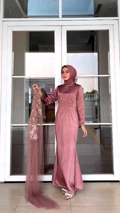 Hijab On Gown, Tile Dress Bridesmaid, Tile Dress Hijab, Model Payet Lengan, Dress Tile Modern, Cape Brokat, Model Dress Brokat Modern, Dress Kondangan Hijab, Rok Tile