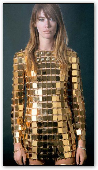 1970s Françoise Hardy in Paco Rabanne Francoise Hardy, Retro Vintage Dresses, Vintage Style Dresses, 1960s Fashion, 60s Fashion, Paco Rabanne, Mode Vintage, Gold Dress, Looks Vintage