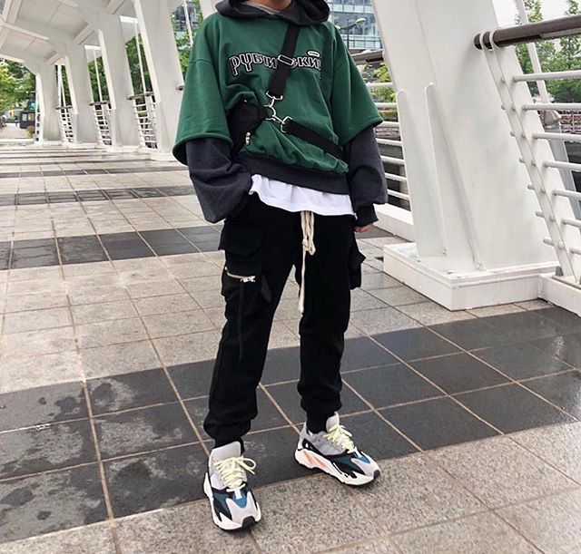 Goth Outfit, Stay Classy, Streetwear Men Outfits, Edgy Outfits, Fashion Streetwear, Streetwear Outfit, Oversized Sweater, Mens Streetwear, Mens Street Style