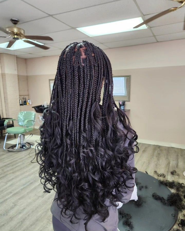 Medium Box Braids With French Curls, Braids Ends Curly, French Curls Braids Large Size, French Curls Box Braids Medium, French Curls Braids Thick, Medium Knotless Braids With French Curls, French Curls Braids Parting, French Curls Braids Large, Smedium Knotless French Curl