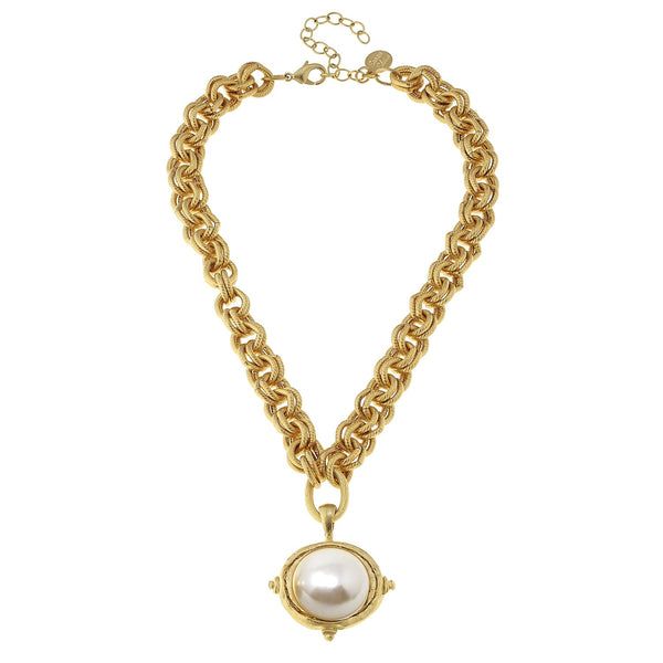 Pair this chunky chain with pearl cab pendant with any wardrobe color and throughout seasons.  Triple plated 24K gold cab pendant with pearl 16 inches with a 3 inch extender chain Handmade in San Antonio, TX Susan Shaw, Necklace With Pearl, Pearl Drop Necklace, Pearl Chain Necklace, Toggle Necklace, Handmade Jewelry Designs, Pearl Set, Fabulous Jewelry, Timeless Jewelry