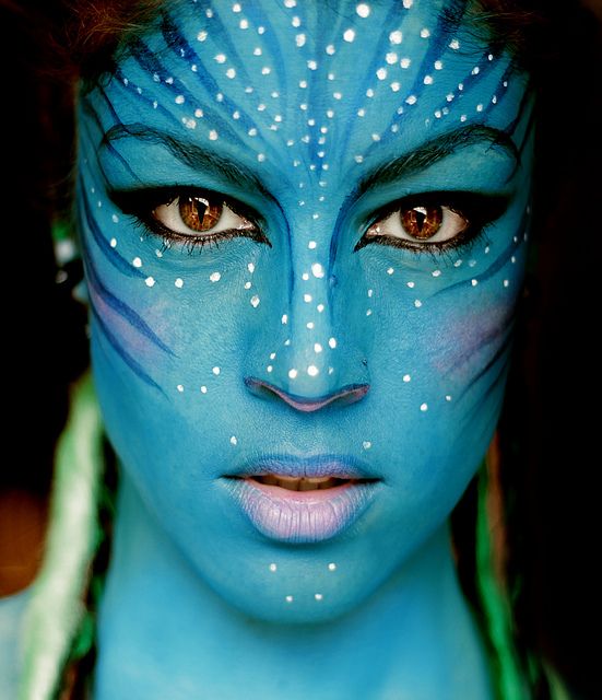 I really can't wait to try this beautiful Avatar face paint design and make it my own. Avatar Makeup, Maquillage Halloween Simple, Fantasy Make-up, Alien Makeup, Makeup Gallery, Face Painting Halloween, Special Effects Makeup, Face Painting Designs, Halloween Make Up