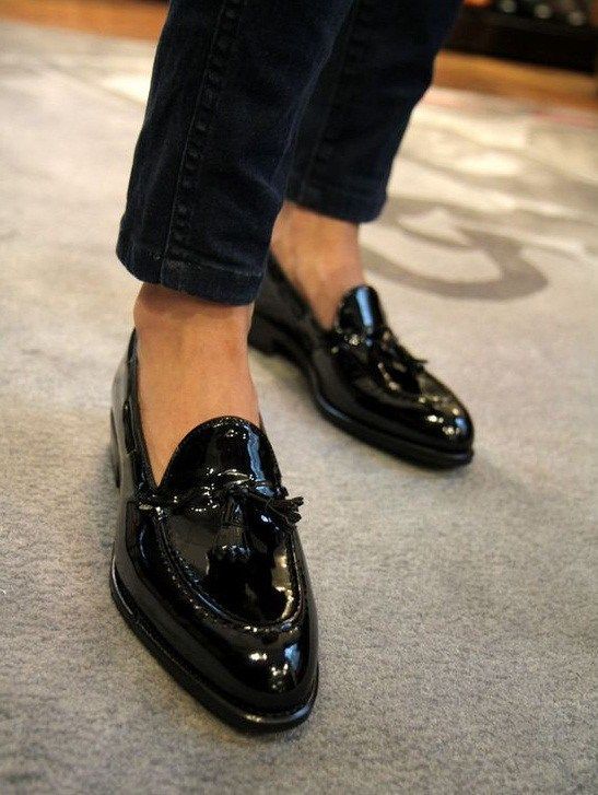 Black Patent Leather Luxury Tassel Loafers, Luxury Black Patent Leather Tassel Loafers, Business Tassel Loafers With Patent Leather And Leather Sole, Formal Patent Leather Tassel Loafers With Brogue Detailing, Modern Black Tassel Loafers For Formal Occasions, Black Patent Leather Loafers With Rubber Sole, Business Patent Leather Tassel Loafers With Round Toe, Patent Leather Tassel Loafers For Business, Black Moc Toe Tassel Loafers For Office