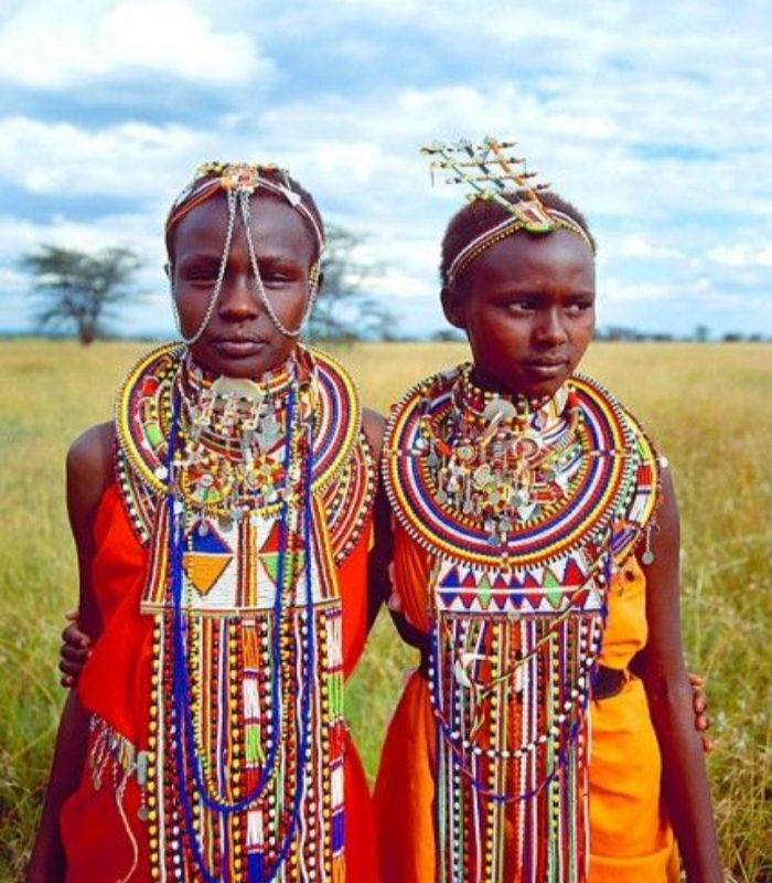 Maasai Dress, Maasai Culture, Kenya Fashion, Maasai People, Red Sheets, Traditional African Clothing, African Traditional Dresses, Beaded Jewellery, Maasai