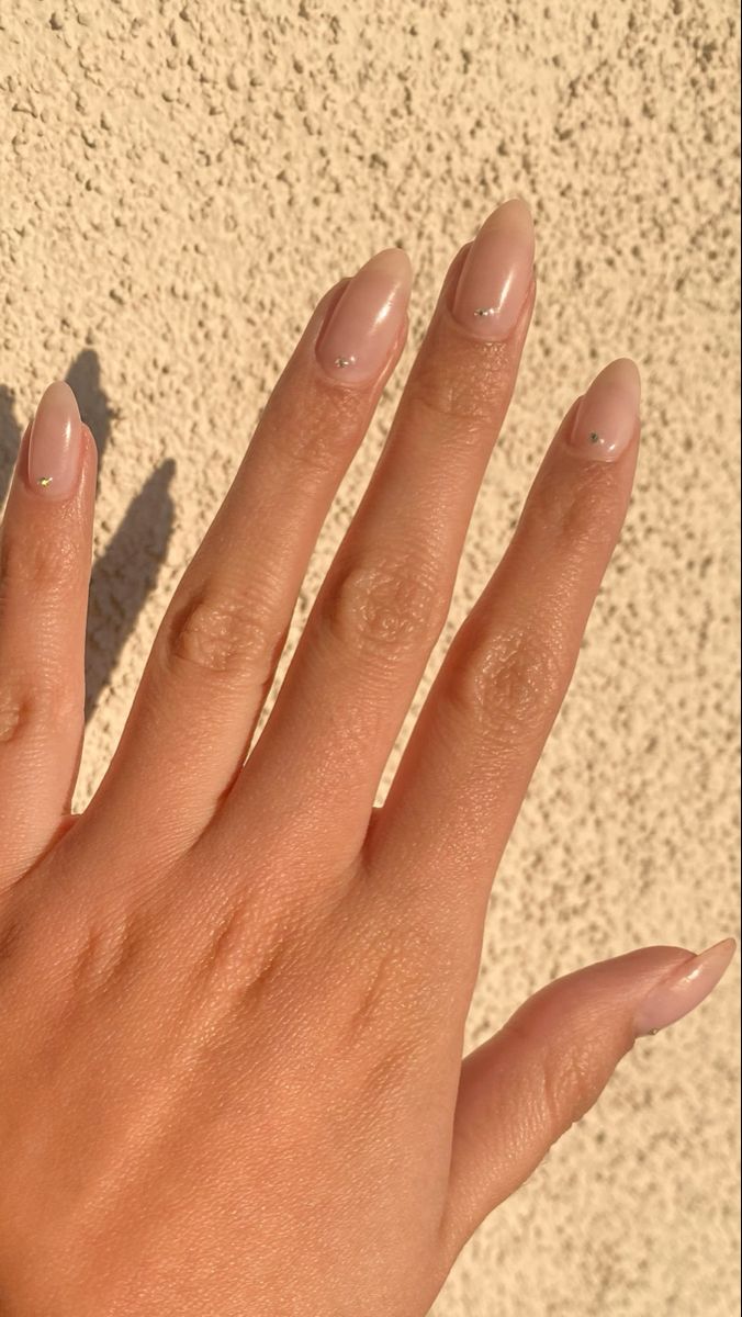 Natural Nails With Jewels, Nails Simple With Diamond, Nails With Small Jewels, Nail With Diamonds Simple, Dainty Neutral Nails, Minimalist Gem Nails, Nails W Rhinestones Simple, One Diamond Nail Design, Plain Rhinestone Nails